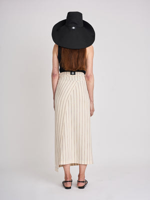 The Lucie Marquis ‘Rae Midi’, a timeless midi-length wrap skirt. An essential holiday item - this versatile piece, effortlessly transitions from day to night, making it ideal for all travel adventures. Whether lounging by the pool or exploring city life, the Rae Midi adds elegance to any ensemble.