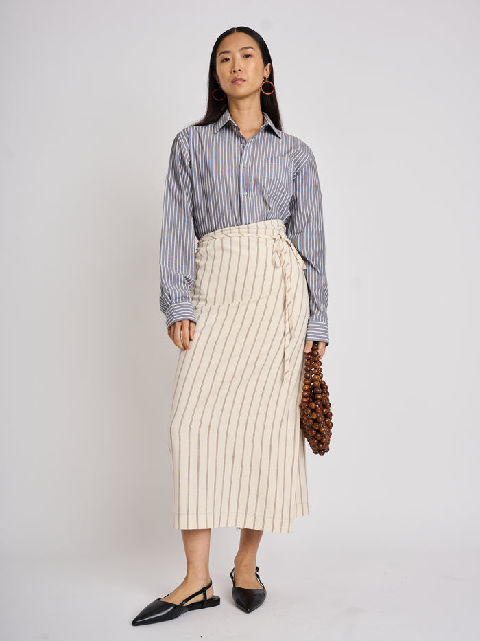 The Lucie Marquis ‘Rae Midi’, a timeless midi-length wrap skirt. An essential holiday item - this versatile piece, effortlessly transitions from day to night, making it ideal for all travel adventures. Whether lounging by the pool or exploring city life, the Rae Midi adds elegance to any ensemble.